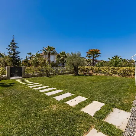 Garden Breeze 1 - Gala By Pikhost Villa